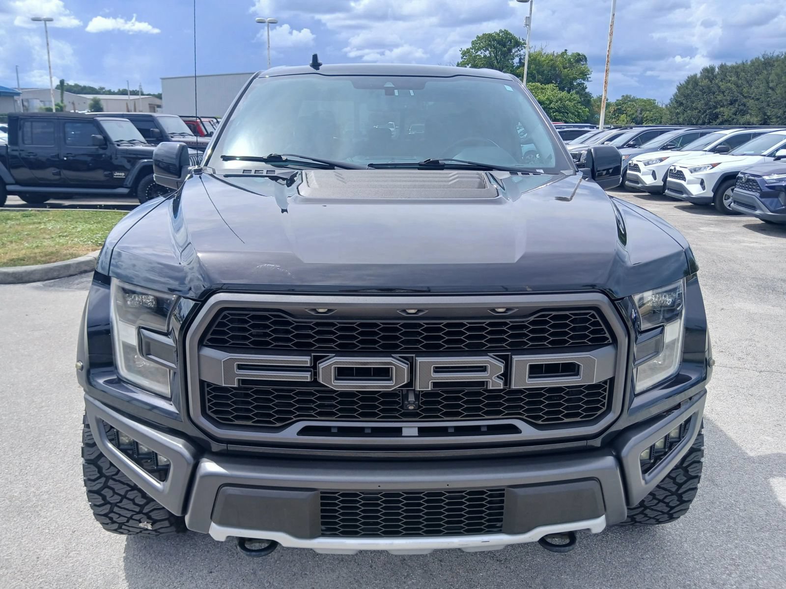 Used 2019 Ford F150 Raptor w/ Equipment Group 802A Luxury AWD/4WD image 2