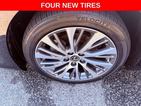 Used 2020 Lexus ES 300h w/ Premium Package image 4