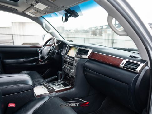 Used 2014 Lexus LX 570 4WD w/ Luxury Package image 15