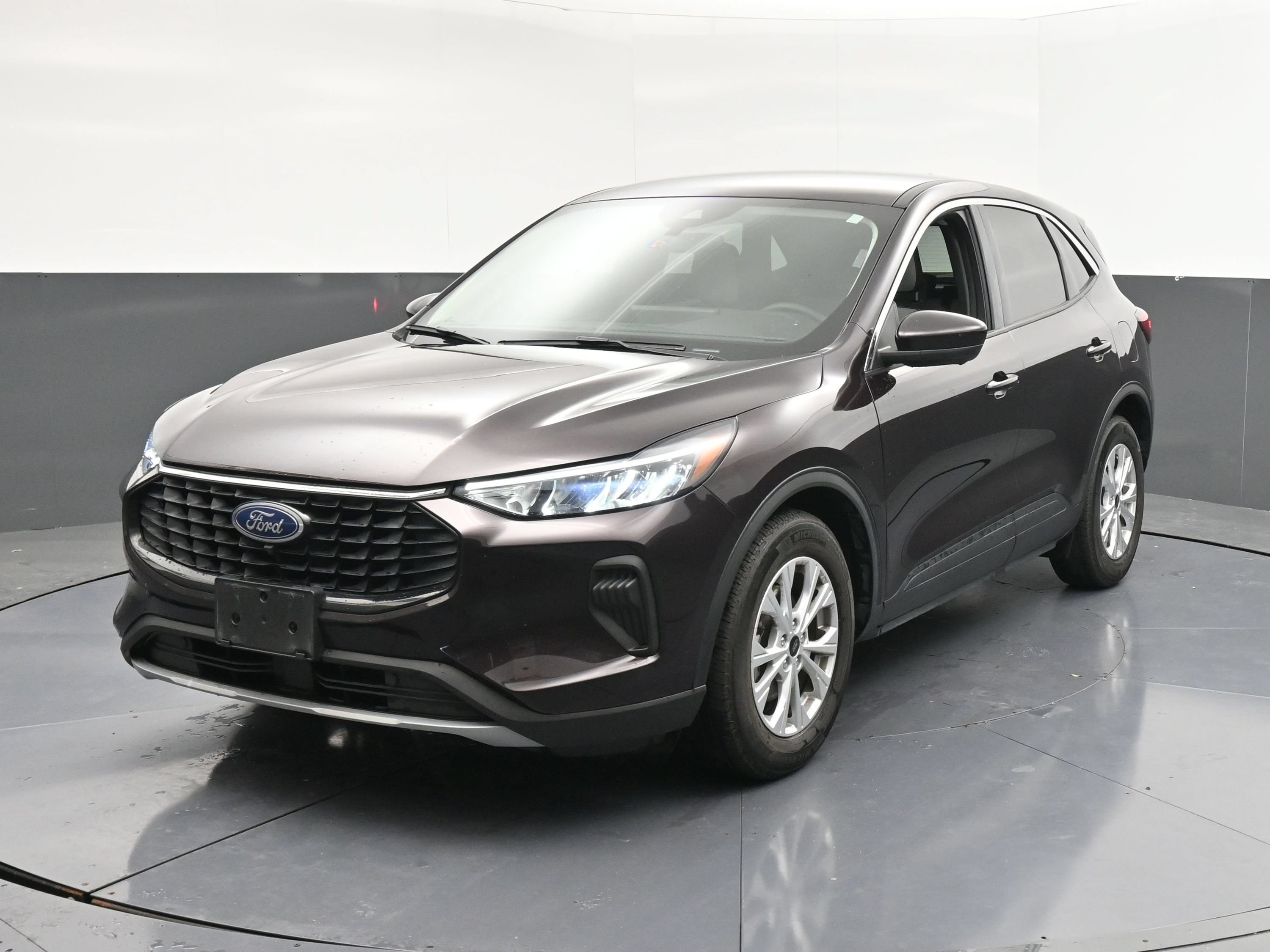 Used 2023 Ford Escape Active w/ Tech Pack #2 FWD image 4