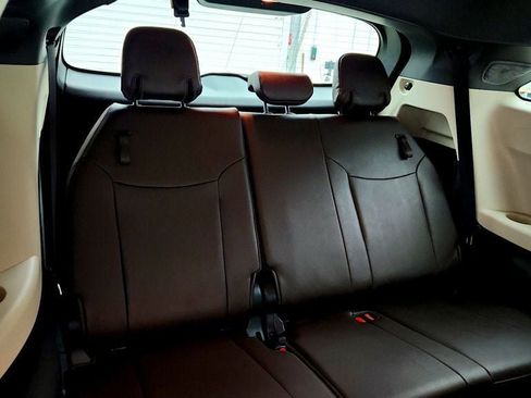 Used 2021 Toyota Sienna Platinum FWD image 24