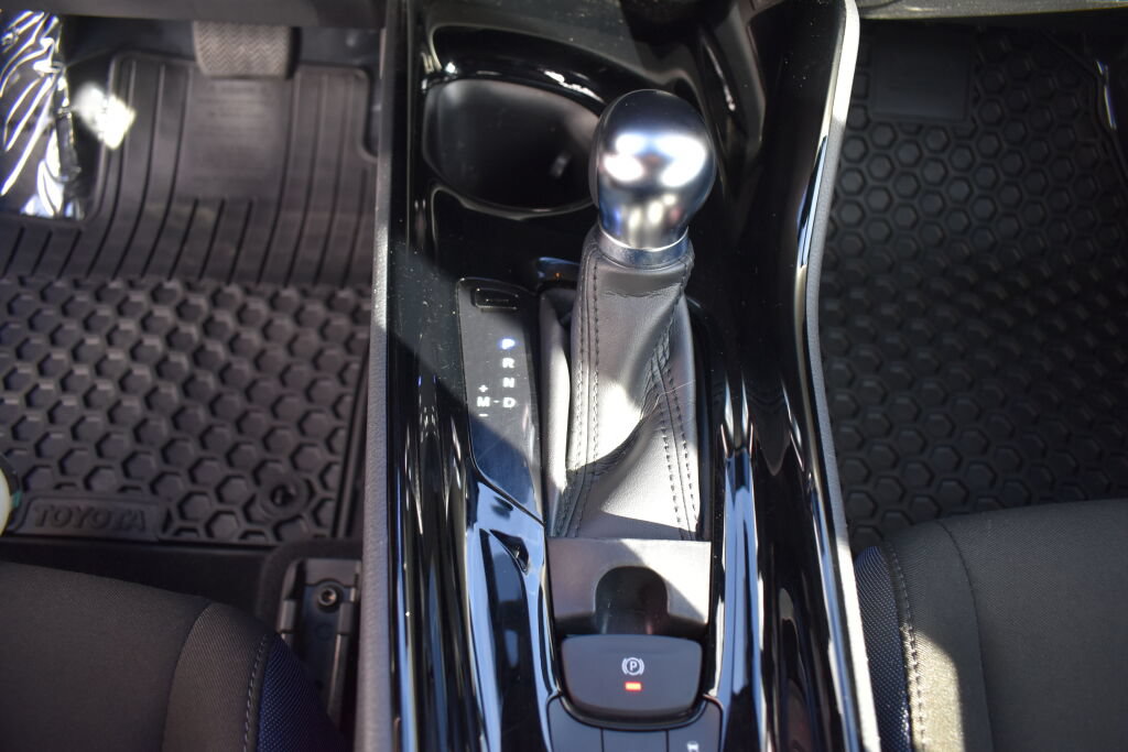 Used 2021 Toyota C-HR Limited FWD image 13