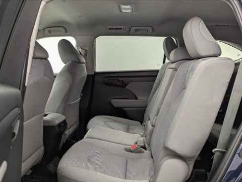 Used 2023 Toyota Highlander L image 17