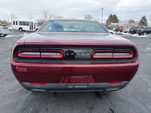 Used 2017 Dodge Challenger SXT image 6