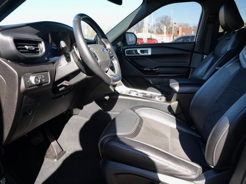 Used 2022 Ford Explorer ST w/ ST Street Pack image 13