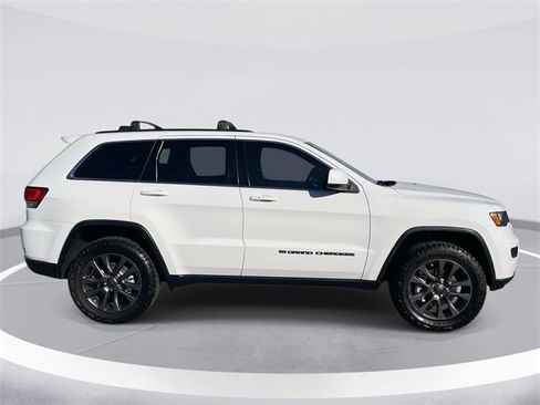Used 2022 Jeep Grand Cherokee Laredo X image 4