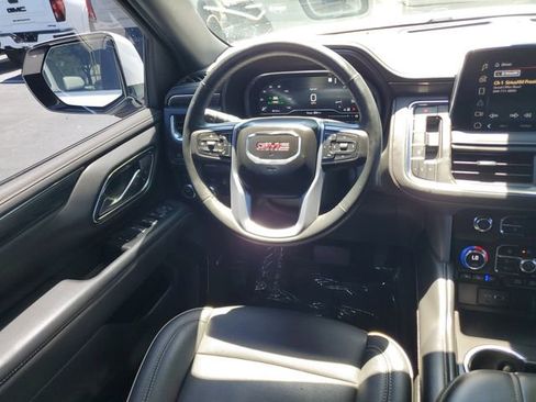 Used 2023 GMC Yukon SLT w/ SLT Luxury Package AWD/4WD image 12
