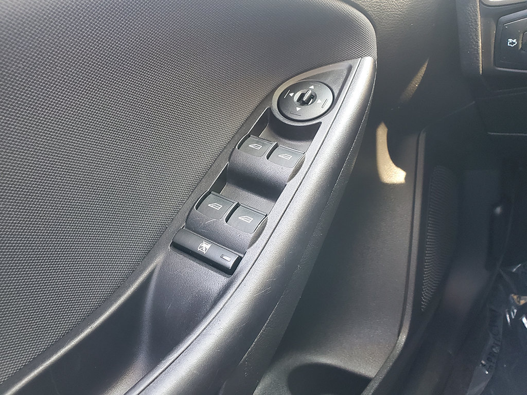 Used 2015 Ford Focus SE w/ SE Cold Weather Package FWD image 29