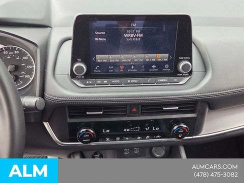 Used 2025 Nissan Rogue SV FWD image 18