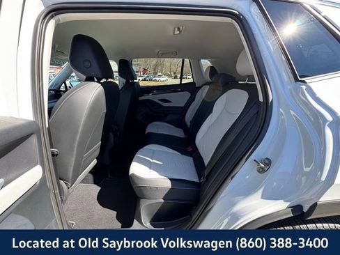 Used 2025 Volkswagen Tiguan SE AWD/4WD image 9