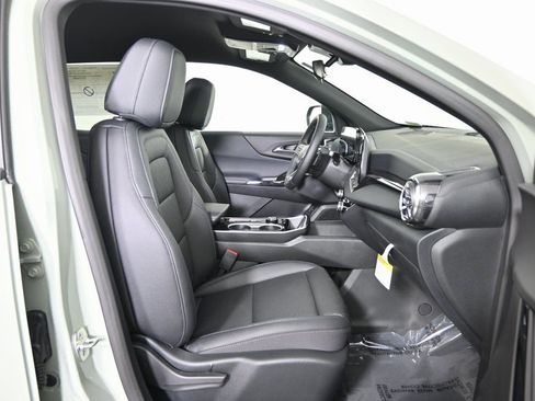 New 2026 Chevrolet Equinox LT w/ Convenience Package II AWD/4WD image 13