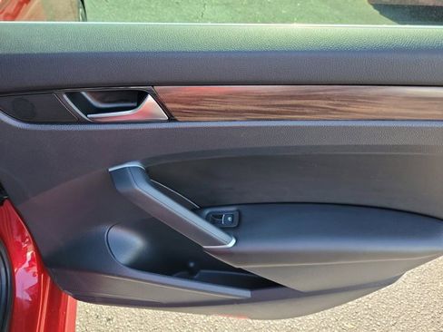 Certified 2022 Volkswagen Passat 2.0T image 11