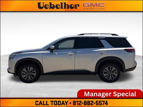 Used 2025 Nissan Pathfinder SV AWD/4WD image 18