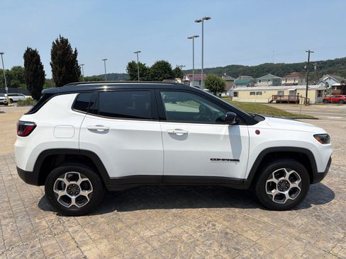 Used 2022 Jeep Compass Trailhawk w/ Sun and Sound Group AWD/4WD image 9
