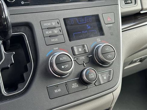 Used 2020 Toyota Sienna XLE w/ XLE Navigation Package image 15