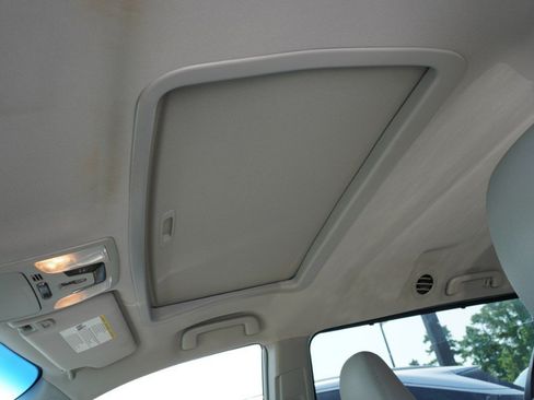 Used 2017 Toyota Sienna XLE w/ XLE Navigation Package FWD image 11