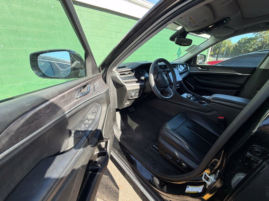 Used 2023 Jeep Grand Cherokee 4WD 4xe image 9