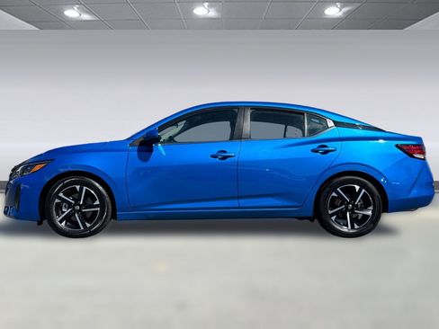 Used 2025 Nissan Sentra SV FWD image 2