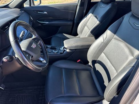 Used 2023 Cadillac XT4 Sport image 9