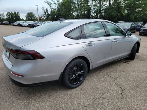 Used 2025 Honda Accord SE image 27