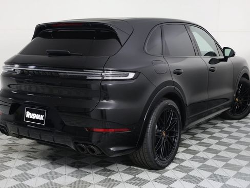 Certified 2025 Porsche Cayenne GTS AWD/4WD image 7