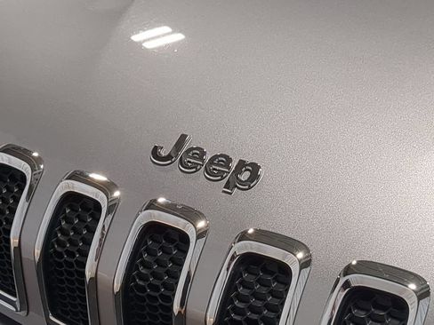 Used 2014 Jeep Cherokee Latitude w/ Comfort/Convenience Group FWD image 15