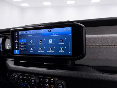 Used 2024 Jeep Wrangler Unlimited AWD/4WD image 24
