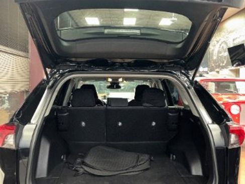 Used 2019 Toyota RAV4 LE image 13