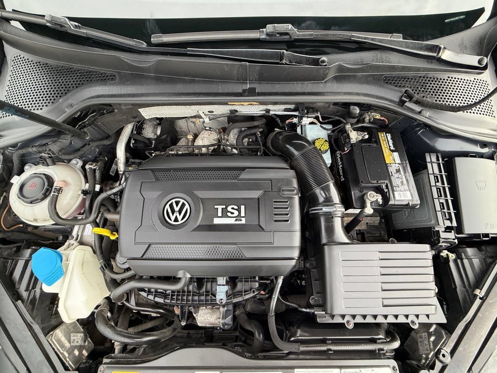 Used 2018 Volkswagen Golf R 4-Door AWD/4WD image 9
