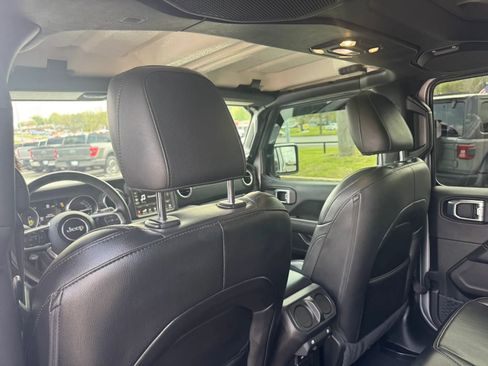 Used 2021 Jeep Wrangler Unlimited Sahara w/ Cold Weather Group image 10