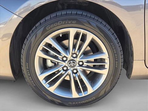 Used 2017 Toyota Camry SE image 21