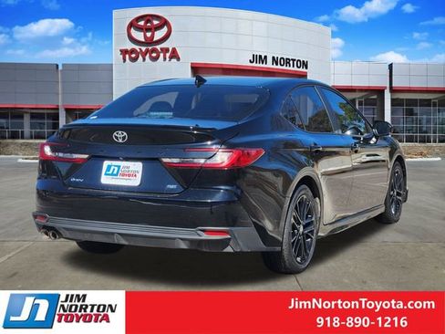 Used 2025 Toyota Camry SE image 6