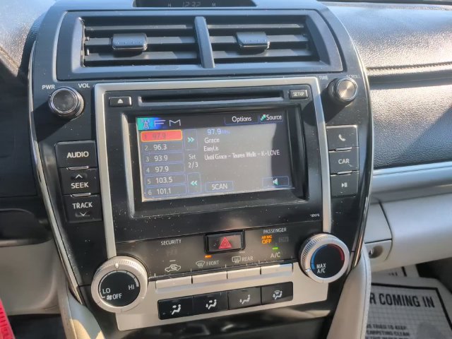 Used 2014 Toyota Camry LE FWD image 19