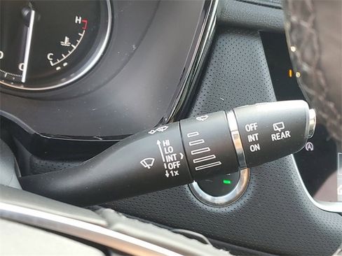 Certified 2024 Cadillac XT5 Luxury w/ LPO, Floor Liner Package image 20