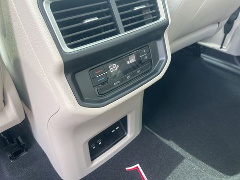 New 2026 Volkswagen Atlas SE FWD image 26