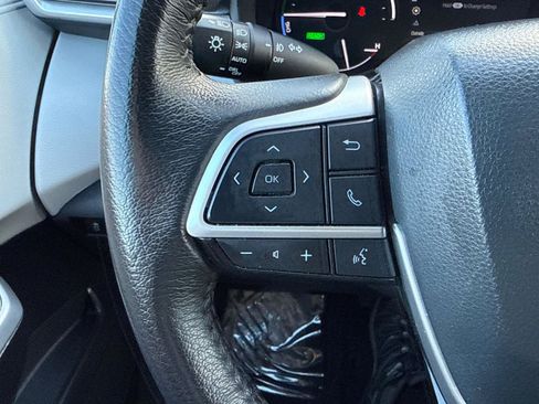 Used 2025 Toyota Sienna XLE FWD image 24