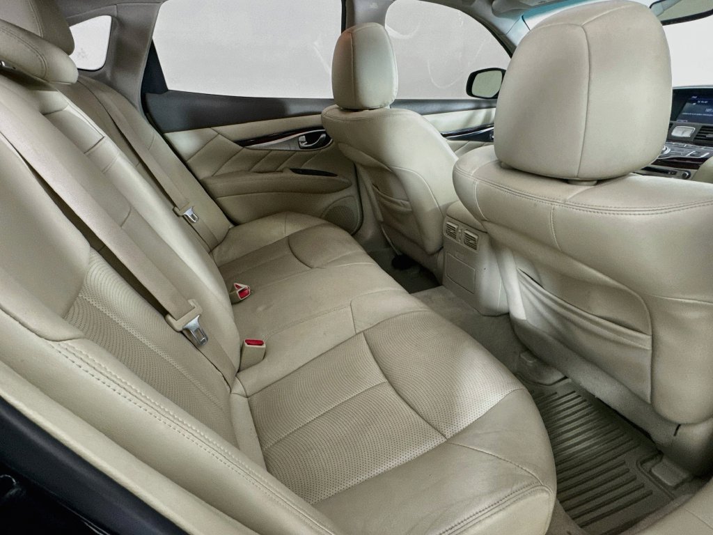 Used 2015 INFINITI Q70 3.7 w/ Technology Package RWD image 35