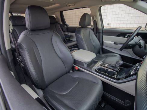 Used 2024 Kia Carnival SX Prestige image 26