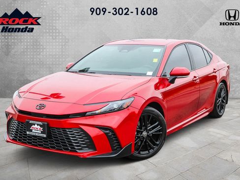 Used 2025 Toyota Camry SE w/ Convenience Package FWD image 1