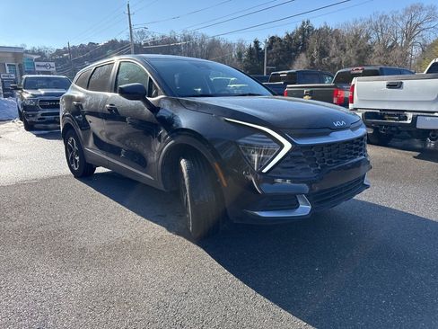 Used 2024 Kia Sportage LX image 1