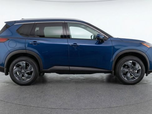 Used 2025 Nissan Rogue SV image 11