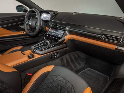 Used 2025 Aston Martin Vanquish Coupe image 16