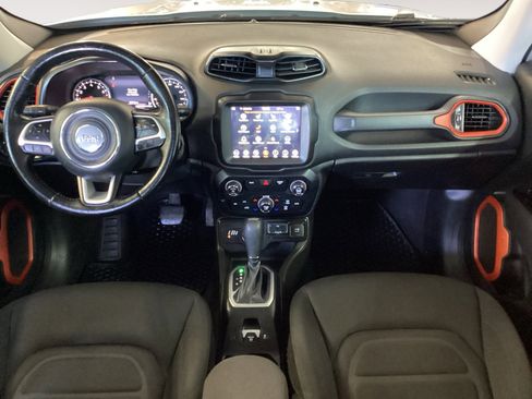 Used 2020 Jeep Renegade Latitude w/ UConnect 8.4 Nav Group AWD/4WD image 10