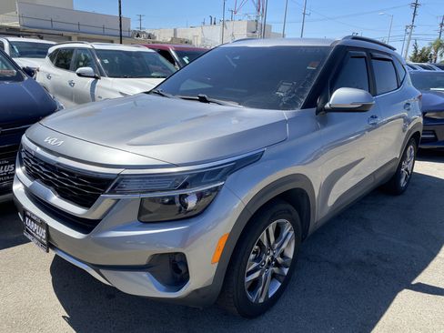 Used 2023 Kia Seltos S FWD image 2