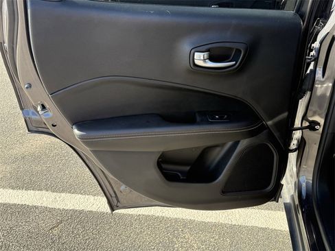 Used 2019 Jeep Compass Latitude image 23