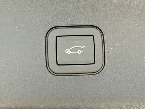 Used 2026 Cadillac Vistiq Luxury image 14