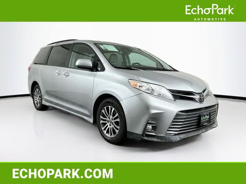 Used 2020 Toyota Sienna XLE FWD image 1