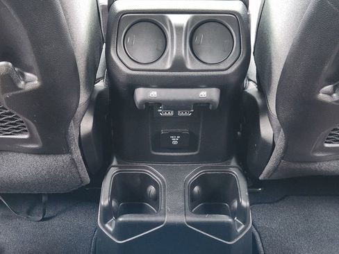 Used 2025 Jeep Wrangler Unlimited Rubicon AWD/4WD image 29