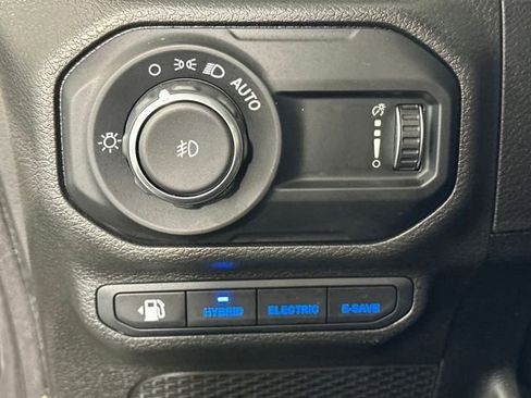 Used 2023 Jeep Wrangler Unlimited Sahara w/ Cold Weather Group AWD/4WD image 19
