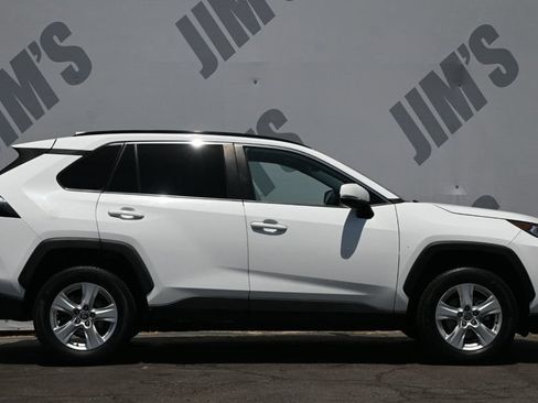 Used 2021 Toyota RAV4 XLE FWD image 4